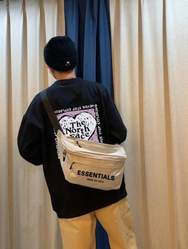 The North Face 北面新主题热爱探索春季圆领卫衣 甄选新疆华棉面料 柔软舒适 手感软糯细腻 高克重 上身充满质感 非常轻便舒适 运动宽松版型不紧身
