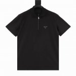 prada 普拉达 胸口口袋半拉链短袖polo衫短袖 原版品质欢迎对比，合身版型polo 衫，选用专柜优质大网眼布珠地棉面料打造，面料手感非常舒服，人手必备款，