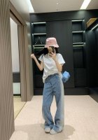 上新 chane* 小香 新款小香剪花烫钻牛仔裤 重工剪花烫钻+满印小香风 这条牛仔裤把 贵气 焊死在身上 定制做旧水洗牛仔 自带复古滤镜 软而不塌显瘦一绝 暴