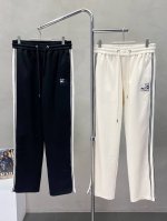 Loewe罗意威独家专供新款春夏休闲裤 高端版本！专柜定制面料 透气舒适度高，细节无可挑剔。品牌元素设计理念，体现高品质。手感细腻柔软！呈现休闲裁剪，上身版型超