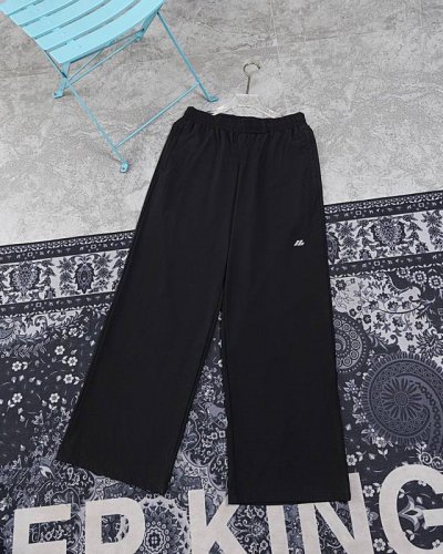 款M837 巴黎 巴黎世家 24Fw Balenciaga 巴黎世家Lb反光字母Logo宽松直筒高品质休闲长裤，经典巴黎字母印花，立体剪裁速干透气秋季薄款休闲长