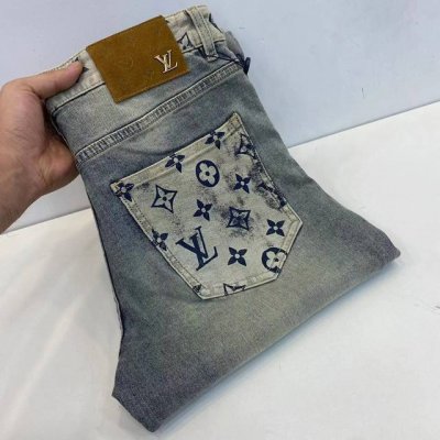 供 Lv路易威登 春夏款 男士牛仔裤原厂原布原洗水！进口原版水洗弹力面料，复杂的手工艺叠加，任何一个洗水环节多停留几秒都会变成完全不一样的颜色效果，所以越加珍贵