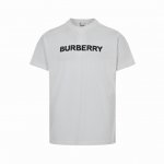 burberry 巴宝莉 22Ss 发泡印花字母短袖 面料采用纯棉毛精梳棉面料，对色定染面料，采用进口水浆发泡厚版印花，上身效果宽松休闲，三标齐全 ，男女同款