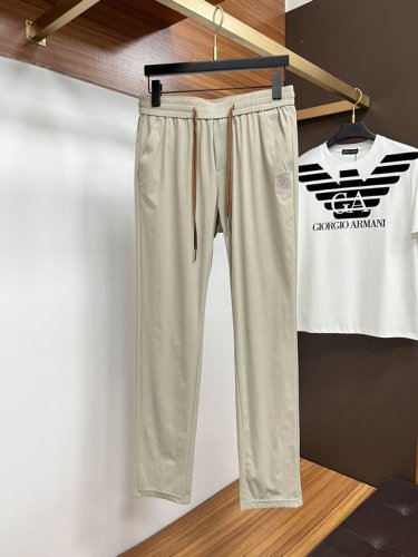 杰尼亚 2025Ss夏季专柜新品同步上市。原单订制高品质时尚休闲裤。超级百搭款。独家定制-进口高端绵面料，手感细腻柔软，贴身舒适，上身超有型！原版定制专柜最新五