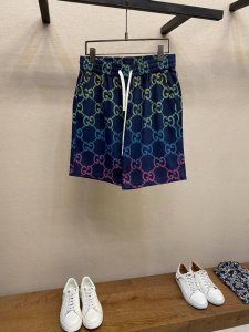 Gucci、男士休闲短裤 最新款上身版型无敌正！ 绝对可以闭眼收的一款 此款裤子非常百搭，弹力腰围,日常上班 户外运动都可以穿着，是时尚休闲与户外运动的完美结合