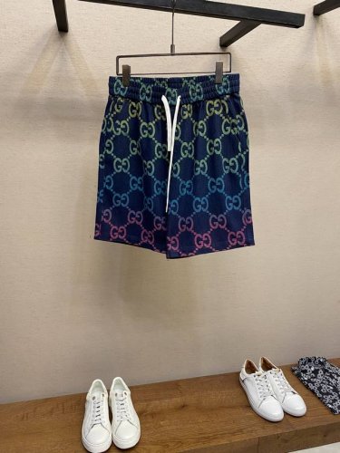 Gucci、男士休闲短裤 最新款上身版型无敌正！ 绝对可以闭眼收的一款 此款裤子非常百搭，弹力腰围,日常上班 户外运动都可以穿着，是时尚休闲与户外运动的完美结合