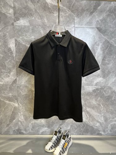 moncler蒙口 2025春夏新款男士翻领短袖商务休闲Polo衫，高定系列，定制面料，精细高端小刺绣，绣花精致上档次，上身舒适透气亲肤感极佳，满足春夏场景穿着