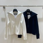 迪奥＆Dior海军领拉链开衫，时尚百搭，优雅不失个性。经典海军领设计，尽显女性柔美气质。拉链开衫方便穿脱，展现优雅风采。三码两色现货供应