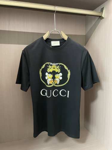 gucc 官网同款 官网同款 官网同款 重磅推荐！2025Ss夏装新品 专柜在售 最新系列图案Logo短袖T恤 必须人手一件的节奏！进口顶极精梳棉面料，极为亲肤