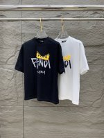 Ss芬迪纯棉最新面料经典标识图案Logo时尚简约潮流短袖 最顶级的品质专柜原单短袖 顶级制作工艺进口面料 专柜款独特设计 采用进口高端订制面料 官网在售 面料版