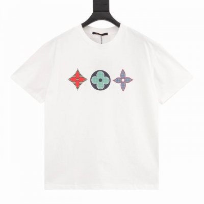 款号Y361 Louisvuitton 路易威登24Ss经典老花三花图案印花短袖 今年20Ss系列大量运用到花卉元素与马卡龙色系，搭配更为年轻化风格，前幅丝网手