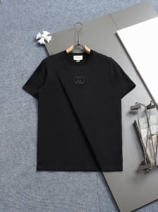 gucci 25Ss古驰春夏最新款胸口Logo 双G字母刺绣圆领时尚短袖T恤，官网同步，专柜纯棉面料！贴肤舒适，耐看又好穿，经典简约Logo设计，原厂工艺一丝不