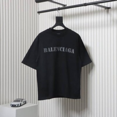 balenciaga 巴黎世家 前后模糊喷墨字母短袖T恤 原版开发定织面料工艺洗水处理 高克重300克面料 质感十足 布面干净 柔软舒适 .索罗娜螺纹定染无色差