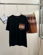 品名：Bbr经典格纹口袋宽松短袖短裤套装 尺码：S.M 颜色：黑色 格纹 遇到格纹就会给你不一样的惊喜，夏日穿搭，Bbr格纹系列，口袋处装饰品牌典藏 Vinta