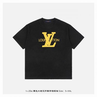 LV 25Ss 黄色大老花开裂字母短袖 面料采用 克重精梳棉 定制32支1*1螺纹 成衣两遍水洗处理 面料舒适亲肤无异感 定制定染面料 纺织密度高 垂感佳 不易