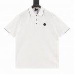 Moncler蒙口Mc 小标短袖polo衫 原版5100购入，采用210G高端珠地面料，胸前饰有经典硅胶标识，贝壳纽扣刻有蒙家英文字母。袖子叉开拼接，领子定制扁