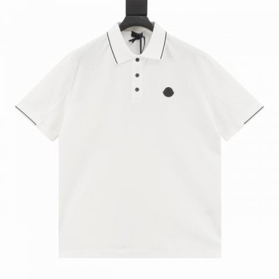 Moncler蒙口Mc 小标短袖polo衫 原版5100购入，采用210G高端珠地面料，胸前饰有经典硅胶标识，贝壳纽扣刻有蒙家英文字母。袖子叉开拼接，领子定制扁