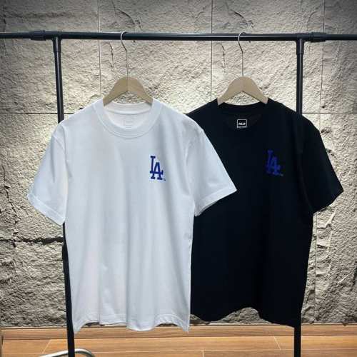 mlb Ny 新款老花情侣圆领短袖T恤 男女同款 -面料采用260G纯棉面料，达到透而不露的黄金平衡点，完美规避透视尴尬，成衣尺寸稳定，多次机洗仍能保持初始廓形