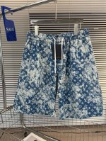 高品质 品名：Lv-25Ss 夏新款复古怀旧水洗色牛仔休闲宽松阔腿抽绳松紧短裤 款式：宽松 颜色： 图片色 尺码M-L-Xl 腰围 臀围 裤长 M 70 110