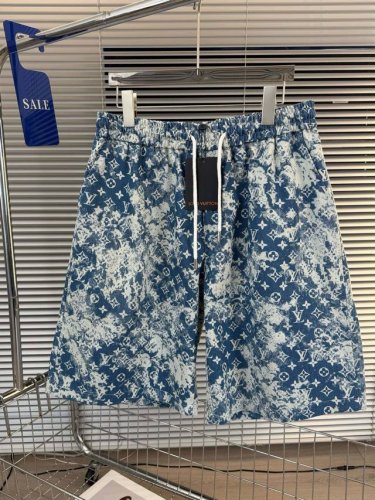 高品质 品名：Lv-25Ss 夏新款复古怀旧水洗色牛仔休闲宽松阔腿抽绳松紧短裤 款式：宽松 颜色： 图片色 尺码M-L-Xl 腰围 臀围 裤长 M 70 110