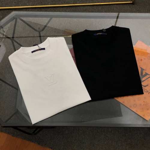 Lv路易威登2025春夏新款立体压花Logo短袖T恤 原版面料高版本高品质 网红明星同款 定制定染简约基础款，简单大气，精致时尚，纯棉面料，面料柔软舒适 手感舒