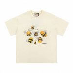 款号 348 gucci新品 无感印花 高克重短袖 选用客供定制针织100%纯棉面打造,面料手感细腻 厚实有质感的纯棉布 高密度的机织工艺 如棉絮般柔紧致舒适