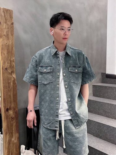 一套 驴家Sottfrunk系列提花牛仔短袖套装 Lv 夏季新款路易*登 Sottfrunk系列提花牛仔短袖套装，高端版本！专柜定制最新面料，定织定染的洗水牛仔