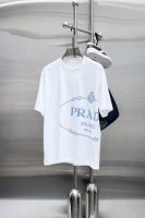 Pra* 顶级货品2025春夏新款首发专柜最新款短袖圆领T恤 高端订制 设计前卫时尚！品牌Logo重工艺设计 高端定制260克面料.手感柔软.穿着舒适.专柜级别