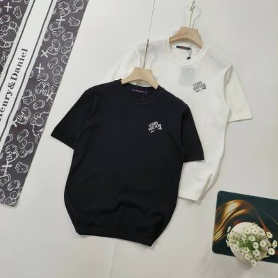 尺码S-Xl顶级版本 25Ss早春新品Lv驴家男女同款中性风胸口别针短袖T恤针织衫 路易斯登威官网同款 定制毛衣领口前胸别针设计 高密度进口刺绣 订染毛纱 颜色