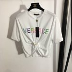 款号 3945 Versac*新款 彩色刺绣字母别针收腰露脐短袖T恤，白色，黑色，S-Xl， M码；肩宽40，胸围88，袖长21，衣长30-46