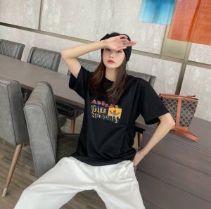 上新！超级吸睛！Adidas 阿迪达斯三叶草情侣款圆领短袖T恤，全部采用上等原料，质感好颜色鲜明！ 这种款式上身回头率超高！基础款的圆领Tee,男女均可驾驭！