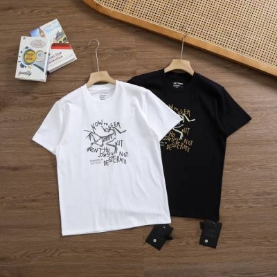 品牌：始祖鸟 Arcteryx 尺码：M-L-Xl-Xxl 颜色：白色-黑色 类型：男士运动速干T恤 材质：260克运动户外科技棉 领型：正肩款圆领 袖长：短袖