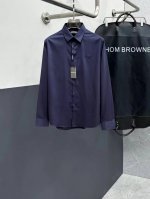 春夏爆款， 阿玛尼 高端品质. 2025专柜最新爆款衬衫出货 巴黎专柜同步发售！精选意大利进口定制精棉衬衣面料搭配最新款，胸前的精致品牌刺绣设计和背后的品牌英文