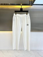 prad普拉、25S早春新品男士休闲卫裤， 此款卫裤选用客供进口优质针织棉布制成，面料厚度适中，手感细腻温润，缜密细致的针凿工艺，以及挺括垂顺的质感，造就出绝佳
