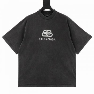 Balenciaga 巴黎世家 经典水洗做旧锁扣印花短袖 从纱线开始订染定织，不是一般做货所能比拟，要想做到真正的好货，颜色也是无限接近，必须就要定织定染，采用