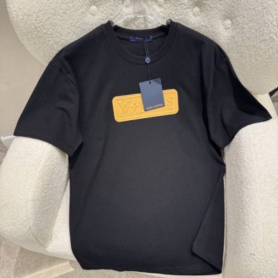 Louis Vuitton路易威登 Louis Vuitton 硅胶前后皮标纯棉短袖 采用100%纯棉 280克双股精梳棉面料 该款面料采用的是夏款短袖必用的面