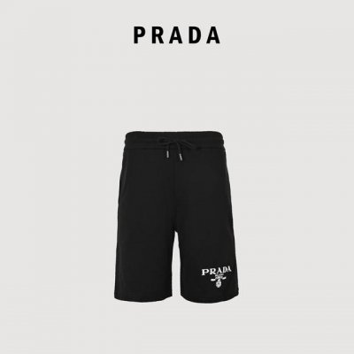 prada 普拉达 徽标刺绣及后袋金属三角标镶嵌短裤 面料采用400G棉质毛圈面料，订染颜色后整蚀毛处理， 对照原版做丝滑超柔处理，布面肌理股线清晰明显， 前幅