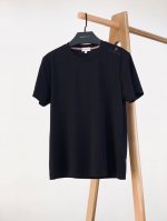 moncler 蒙口 2025Ss春夏新品 肩部刺绣标识半袖T恤，甄选高支埃及长绒棉，手感面糯有骨感，柔而有韧性。液氨工艺处理，韧性和抗皱性能得到大幅度提高。微