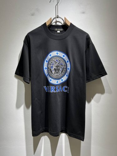 vers*Ce 范*哲 2025春夏新品原单短袖T恤，Vers*Ce 范*哲 贸易公司渠道 产品 值的推荐短袖T恤 ，胸前Logo压胶图像装饰极为精致凸显渐变效
