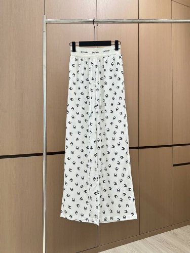 爆款现货 原单品质 Chane*｜25新款织带印花休闲裤 颜色百搭高级 定制面料尽显高级随意感 视觉盛宴 四季必入的百搭单品 订制面料，质感巨好，慵懒范儿十足