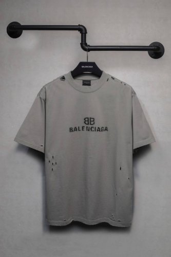 Aeniaa 马赛克双B印花短袖T恤 克重240 磨破 割烂 做旧 工艺洗水处理 椭圆机印花 数码直喷工艺 对位整齐 无毛边 进口环保浆料刮浆 效果立体 字母清