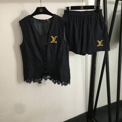 款号20253285 Lv*新款牛仔套装 金线Logo刺绣V领牛仔马甲外套+短裤 蓝色 Sml M码 胸围90 衣长53 腰围66弹力 长39