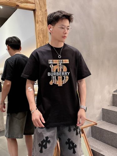 巴宝莉 2025春夏新款男女同款短袖T恤 定制专属纯棉面料 定制原版工艺螺纹 胸前重工字母Logo工艺设计 简约大方 从容百搭 档次极高 完美融入时尚还有风情感