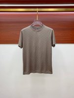 Lv25Ss春夏 新品 定制蚕丝面料丝滑透气！时尚经典圆领短袖时尚单品设计，更加时尚舒适，高标准定制，上身非常有型，胸前品牌经典Logo 图案 客供辅料，客供进