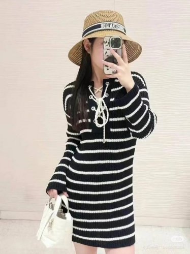 25新款 海军风 条纹绑带针织长袖连衣裙 版型小心机设计 上身无敌显瘦 经典条纹元素真的不入手就糊涂了原版开发 高版出品 定制进口Yb100%棉材质 品牌Log