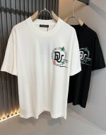 Dolce&Gabba*A 杜嘉*纳2025春夏新款男女同款短袖T恤，专柜同步发售！定制专属纯棉面料，胸前字母Logo图案印花工艺设计！简约大方，从容百搭，档次