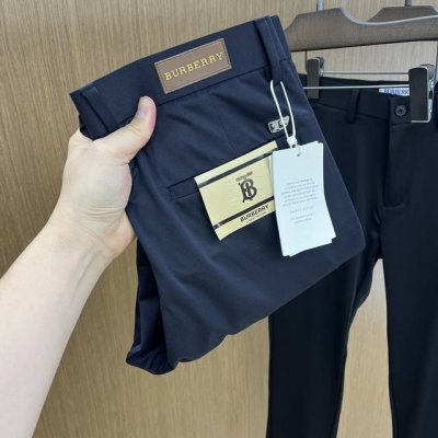 bbr 2610Ss春夏新品，官网同步有售，男士高端商务休闲西裤，高端进口面料，带弹力，后面采用硅胶字母压胶，五搭配，即经典又时尚，合体裁缝，上身效果无约束感