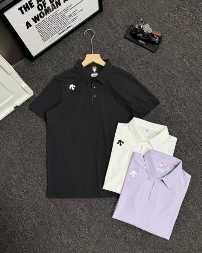 上新 Descente 女款迪桑特夏季新款！高版本，质量很好。经典翻领胸前硅胶小标运动短袖Polo衫。 进口速干精梳珠地面料冰丝凉感亲肤舒爽，不粘身不黏腻！排汗
