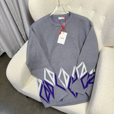 Dior迪奥 24*秋冬最新款 高品质意大利进口面料 高密度针织 百搭毛衣 内搭衬衫都帅气十足 三角图标志 更耐穿更加不易变形 版型极好 各种风格都能轻松Hol