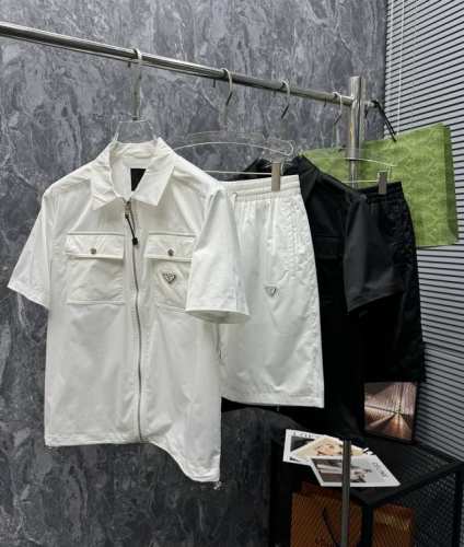 prada** 2025春夏男士套装 原版定制高密度尼龙，更加轻薄柔软，手感爽滑，松紧系带，短裤内置网格内里，拉链拆卸式帽子，精细手工，每一个生产流程都得非常用